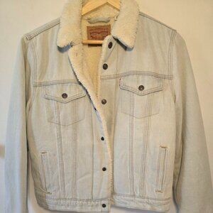 Levi’s Sherpa Trucker Jacket – Light Wash Denim (Unisex Style)
